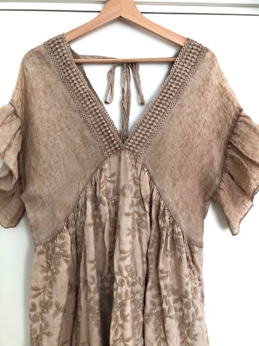 Magiskt vacker beige linnedröm paljetter WIYA