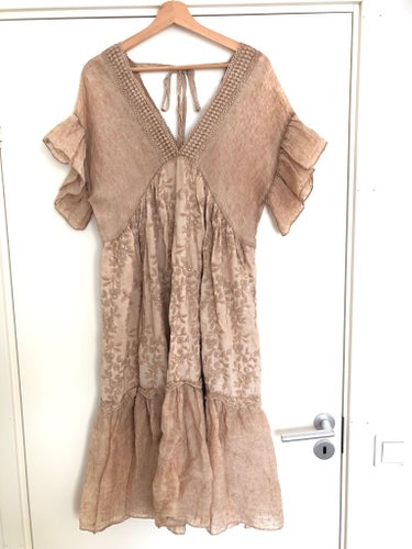 Magiskt vacker beige linnedröm paljetter WIYA