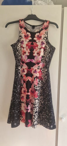 H&M svart, rosa, vit klänning, storlek M