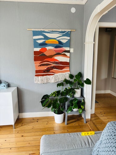 Unik handgjord väggbonad i makramé & väv – Abstrakt landskap (100x80 cm) SIRI