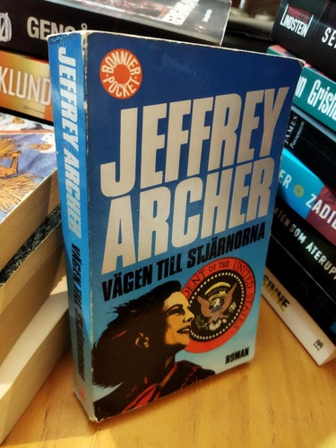 Vägen till stjärnorna - Jeffrey Archer. bok, pocket. very good plus