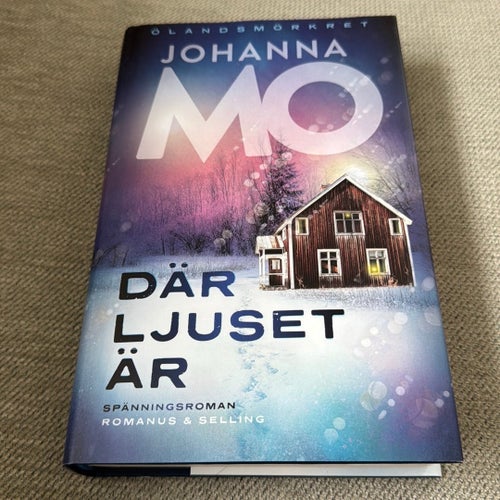 Bok: Johanna Mo: DÄR LJUSET ÄR (2025)