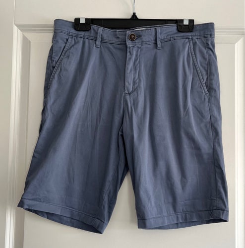 Ett par gråblå shorts från Jack & Jones strl. M