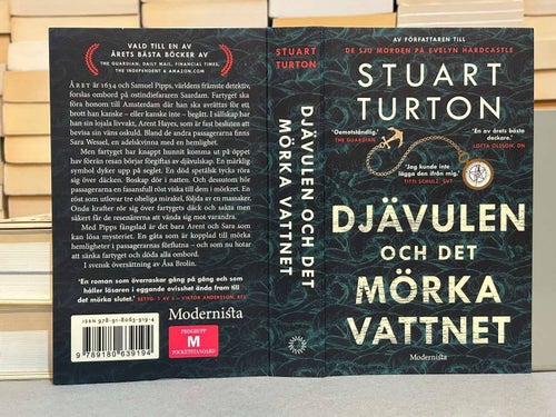 Djävulen och det mörka vattnet av Stuart Turton, bok, Very Fine
