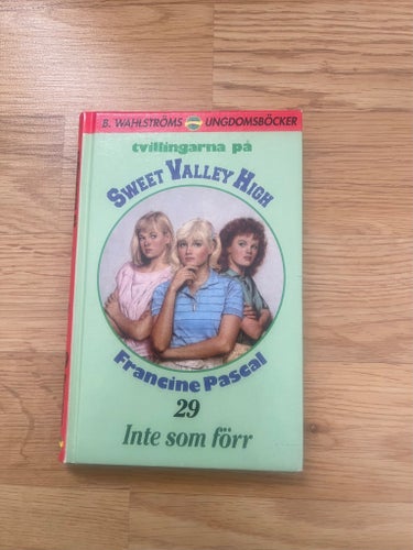 Tvillingarna på Sweet Valley High: Inte som förr av Francine Pascal, 1988