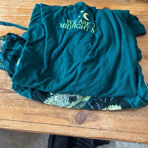 Klädpaket med blandade plagg 3 stycken pyjamasar med shorts