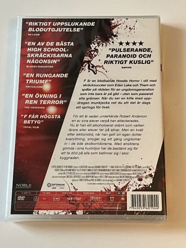 F (David Schofield & Eliza Bennett, 2011). Inplastad DVD