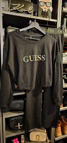 Nytt Guess set m logga, storlek S