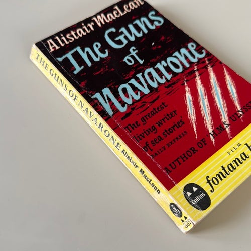 The Guns of Navarone av Alistair MacLean, Fontana Books
