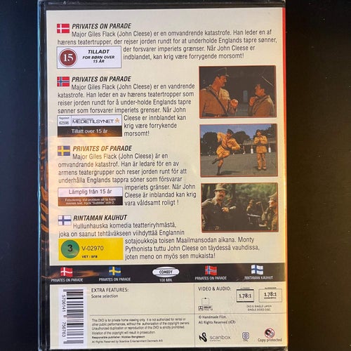 PRIVATES ON PARADE. JOHN CLEESE. DVD KOMEDI -83. INPLASTAD