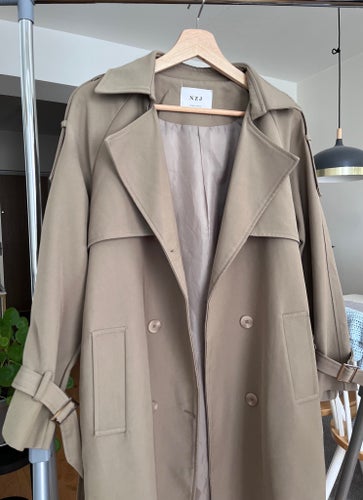 NZJ beige trenchcoat