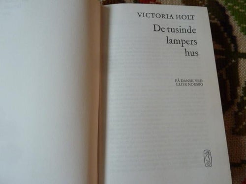 DE TUSINDE LAMPERS HUS, VICTOR HOLT, BOK, DANSK