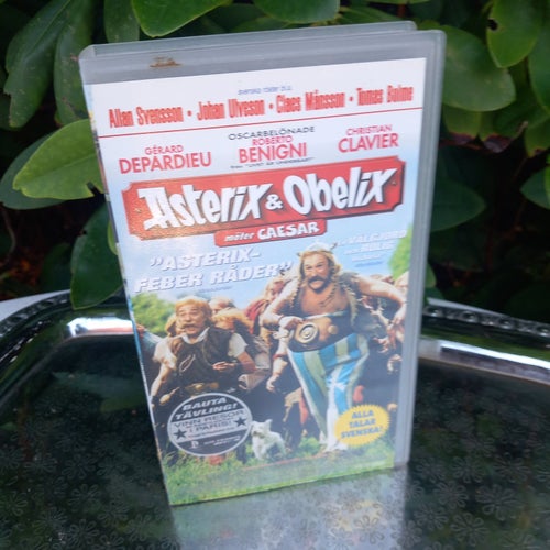 VHS Asterix och Obelix möter Caesar Tomas Bolme röst 1999 1 tim 46 min