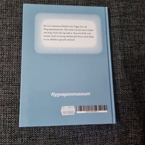 IBLAND BLIR VI OSAMS. Drakel och Viggos bok om krig och fred. Av Veronika