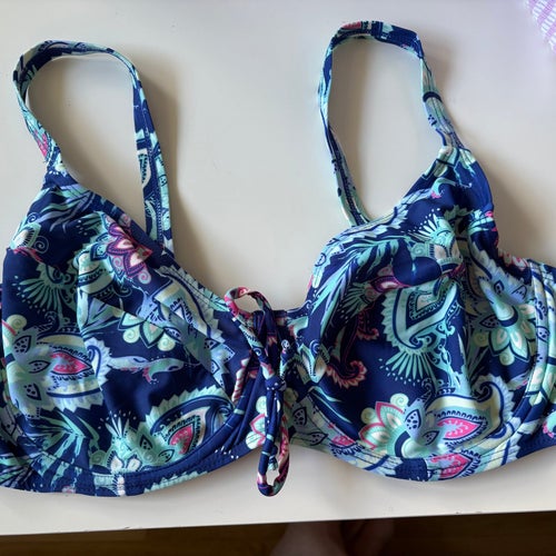 HELT NY! Bikini från Bonprix storlek 46, minimizer bh, paisleymönster