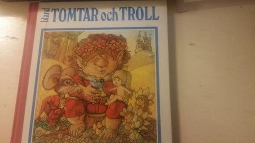 Bok Bland TOMTAR och TROLL 17 cm x 19,5 cm