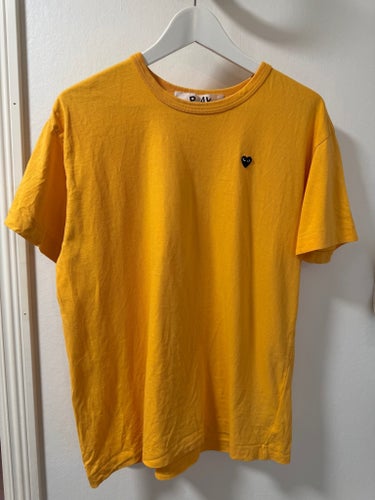 Comme des Garçons PLAY T-shirt Gul/Mustard Strl XL – Original – Fint skick