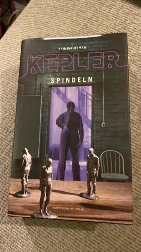Spindeln av Kepler, Kriminalroman helt ny inbunden