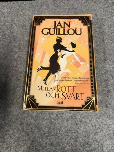 Jan Guillou - Mellan rött och svart