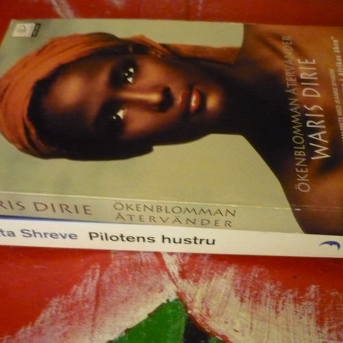 BOK, 2 STYCKEN POCKET BÖCKER, ANITA SHREVE: PILOTENS HUSTRU, WARIS DIRIE: ÖKENBL
