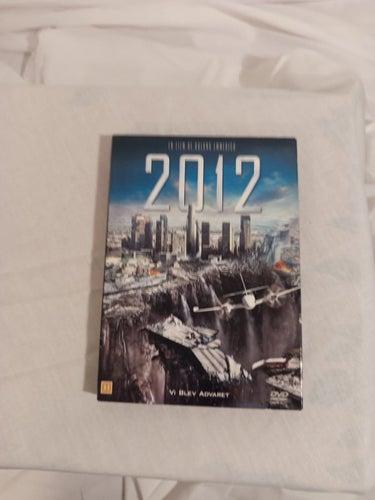 # 2012 – DVD | EAN: 7332431036376