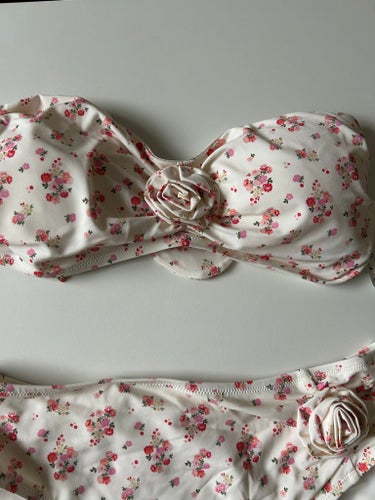 Lindex Blommig Bikini Set - Bandeau Topp storlek L och Hög Midja Trosa storlek M