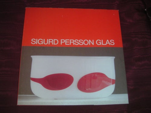 SIGURD PERSSON DESIGN av GLAS. BILDER/FOTON av SUNE SUNDAHL. REA, PRISSÄNKT