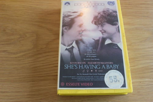 VHS-film: She´s having a baby - Esselte Video