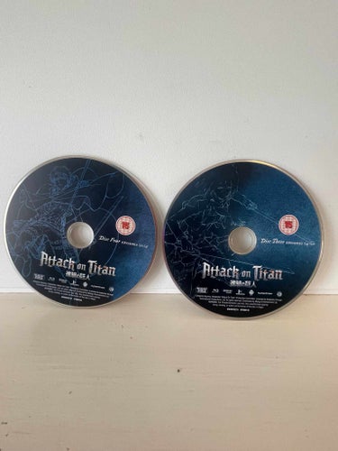 Attack On Titan Season 1 Blu ray 4/4 Skivor
