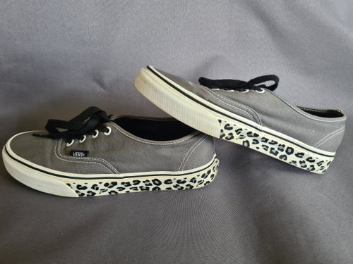 Vans sneakers grå leopardmönster, storlek 38.5