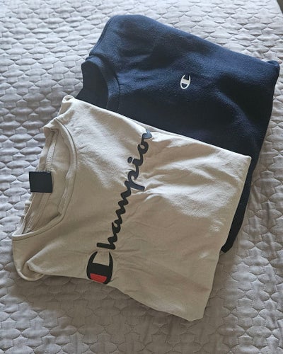 Champion T-shirt och Sweatshirt - Storlek Small