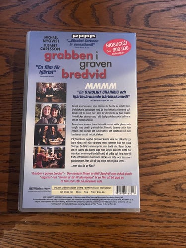 VHS: Grabben i graven bredvid
