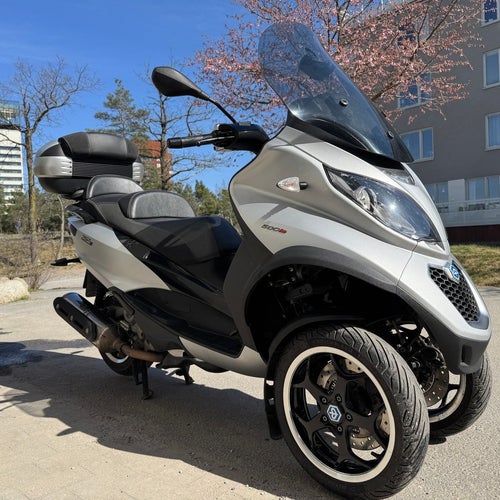 Piaggio MP3 500
