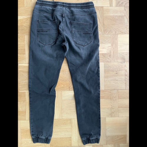 House svarta jogger jeans, storlek 30/34