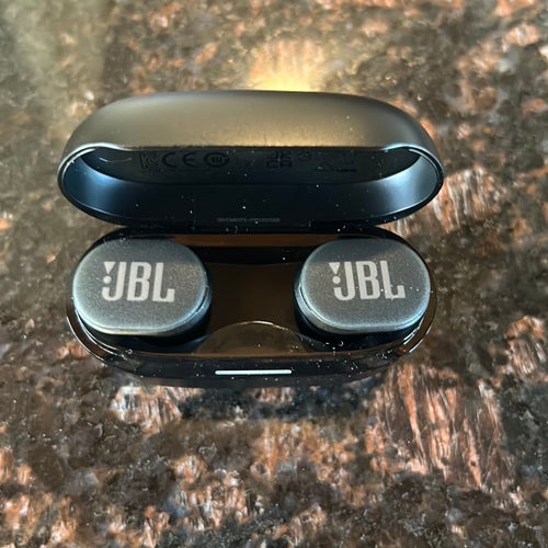 JBL trådlösa hörlurar