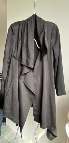 AllSaints svart sommarkappa, storlek 36