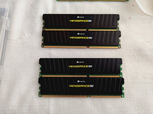 Corsair Vengeance LP DDR3 (2x4gb + 2x8gb)