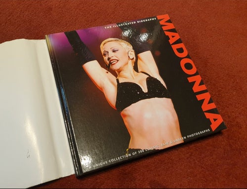 Madonna: The Illustrated Biography av Marie Clayton, 2010, mycket nytt material!