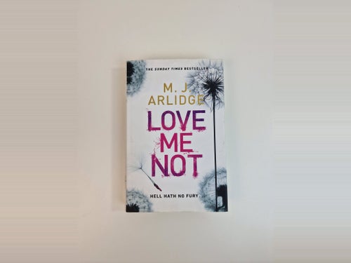 Love Me Not av M. J. Arlidge, 2017