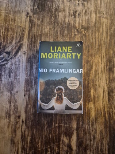 Nio främlingar av Liane Moriarty, 2019