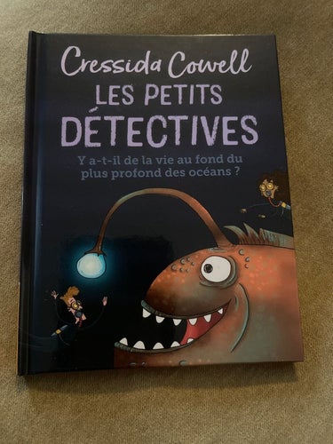 Les petits détectives , bok på franska