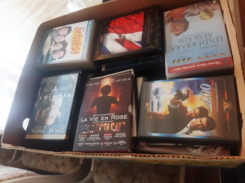 DVD-filmer: Blandat utbud av filmer i en banan kartong