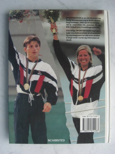 Sportsboken 92-93. En sammenfatning av årets idrettsbegivenheter