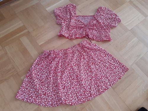 Röd blommigt set med topp och kjol , stlk
