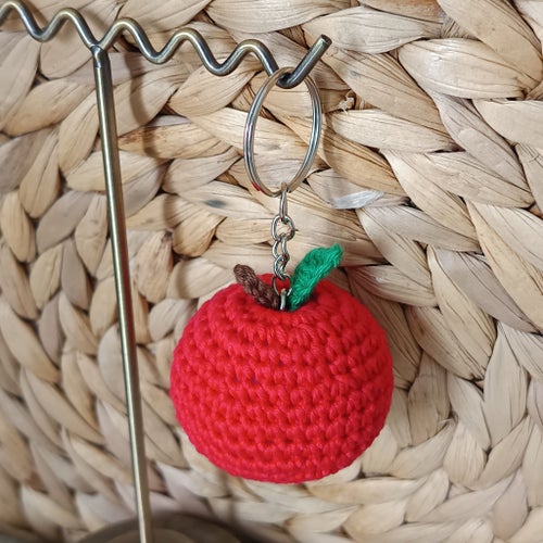 Nyckelring, virkat äpple. Väskhänge.