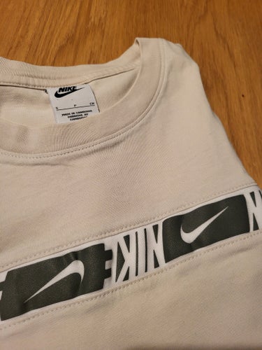 Nike beige t-shirt, storlek S