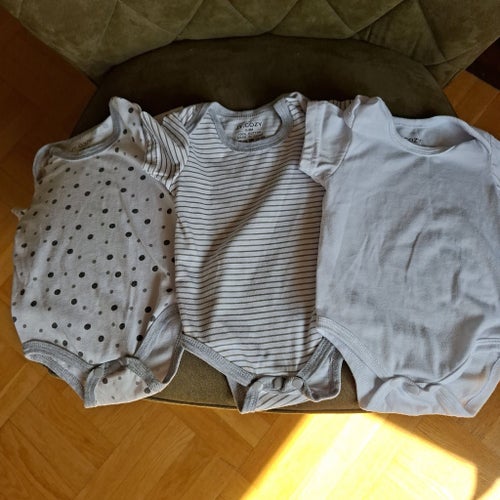 3-pack bodys/ spark dräkter ,storlek 0-3 månader