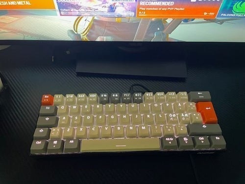 Gamingpaket med tangentbord, mus, musmatta och headset