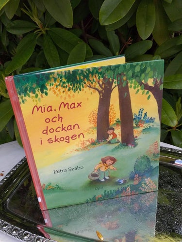 Mia, Max och dockan i skogen barnbok författare Petra Szabo Fint skick