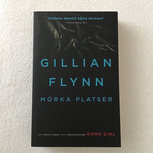 "Mörka platser" av Gillian Flynn